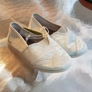 Girls metallic canvas shoes